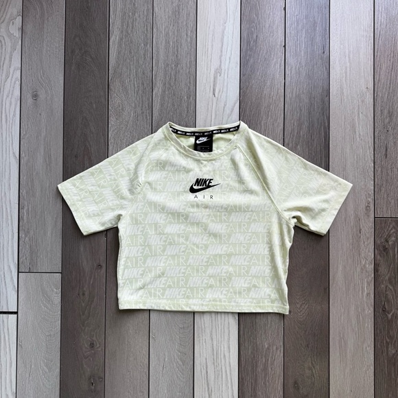 Nike Air Cropped Tee. Size: Medium. Excellent Condition. - Picture 1 of 6